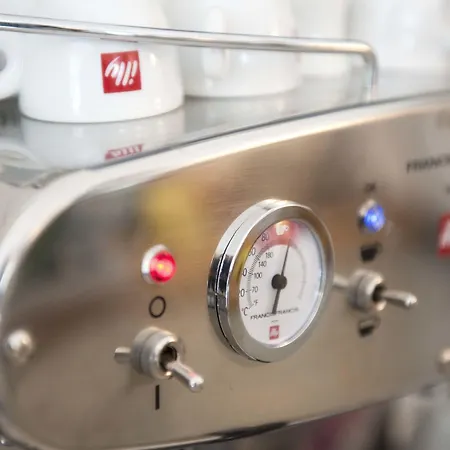 A Due Passi 住宿加早餐酒店 马尔米堡